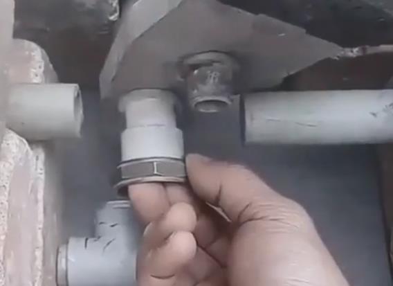 ppr三通怎么換視頻分享，老師傅竟用一個(gè)管件就解決了！