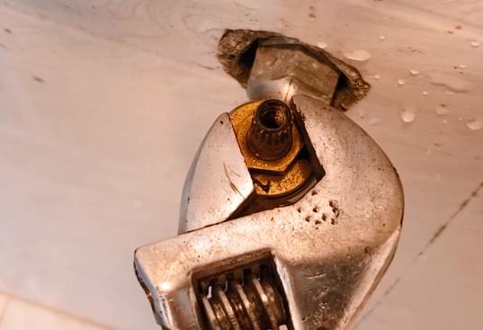 水龍頭滴水怎么修圖解！沒想到，2張圖2個(gè)步驟就搞定了！