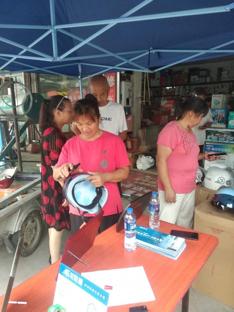 龍勝管海安運營中心助力“一盔一帶”，贈千頂安全盔以踐行社會責(zé)任