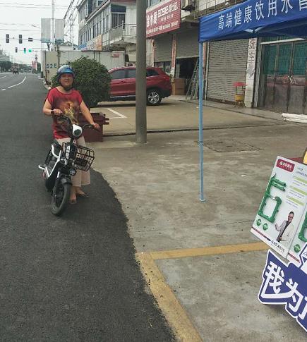 龍勝管海安運營中心助力“一盔一帶”，贈千頂安全盔以踐行社會責(zé)任